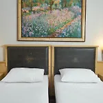 Iris Hotel