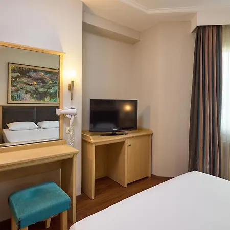 Iris Hotel