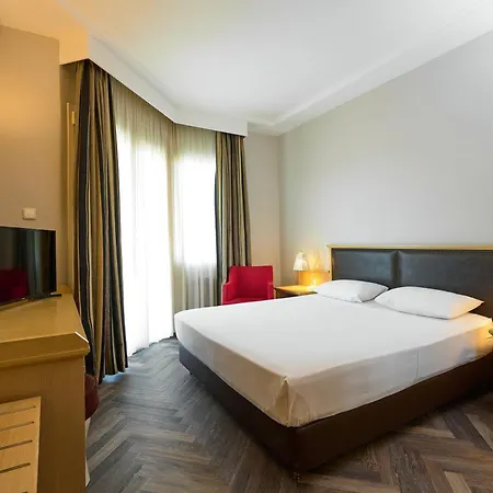 艾瑞斯酒店 酒店 塞尔米